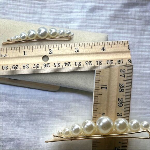 Pearl on Gold Hardware l Hair Clip, Barrette l Trending l New - Picture 4 of 9